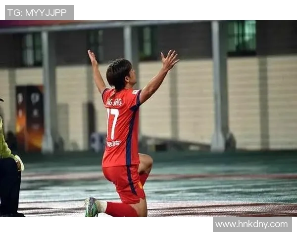 足球明星追忆母亲温暖瞬间与成长之路的感人故事